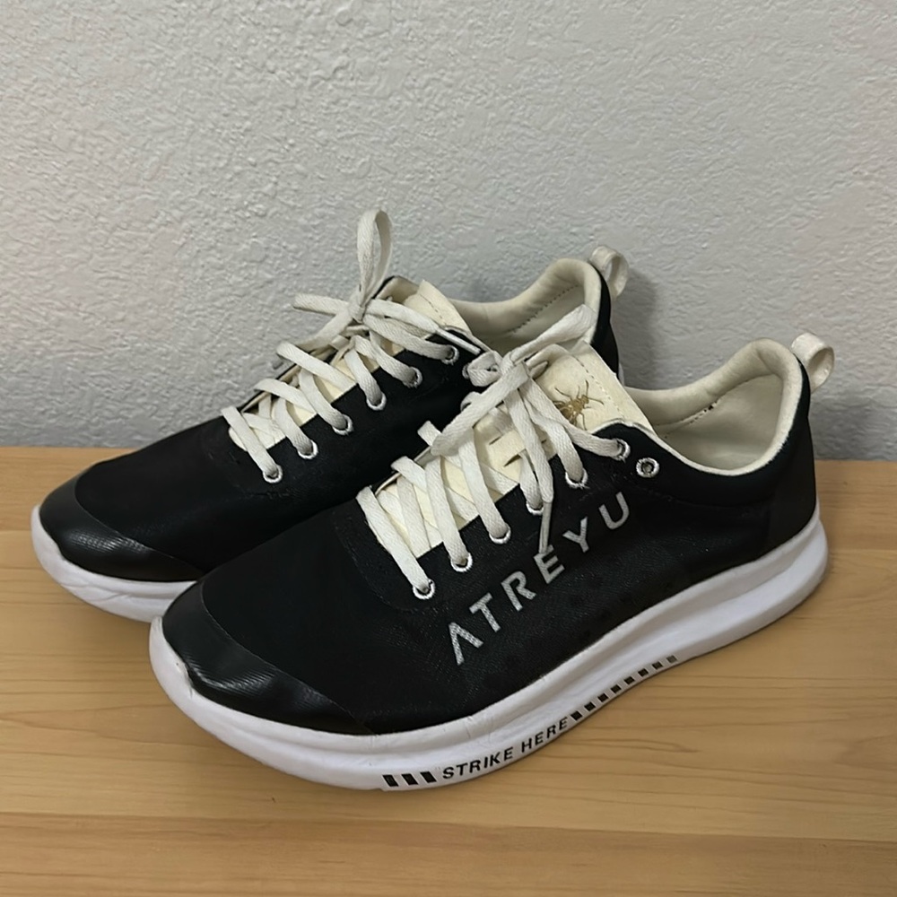 Atreyu Base Model Sz 9.5 Black/White
